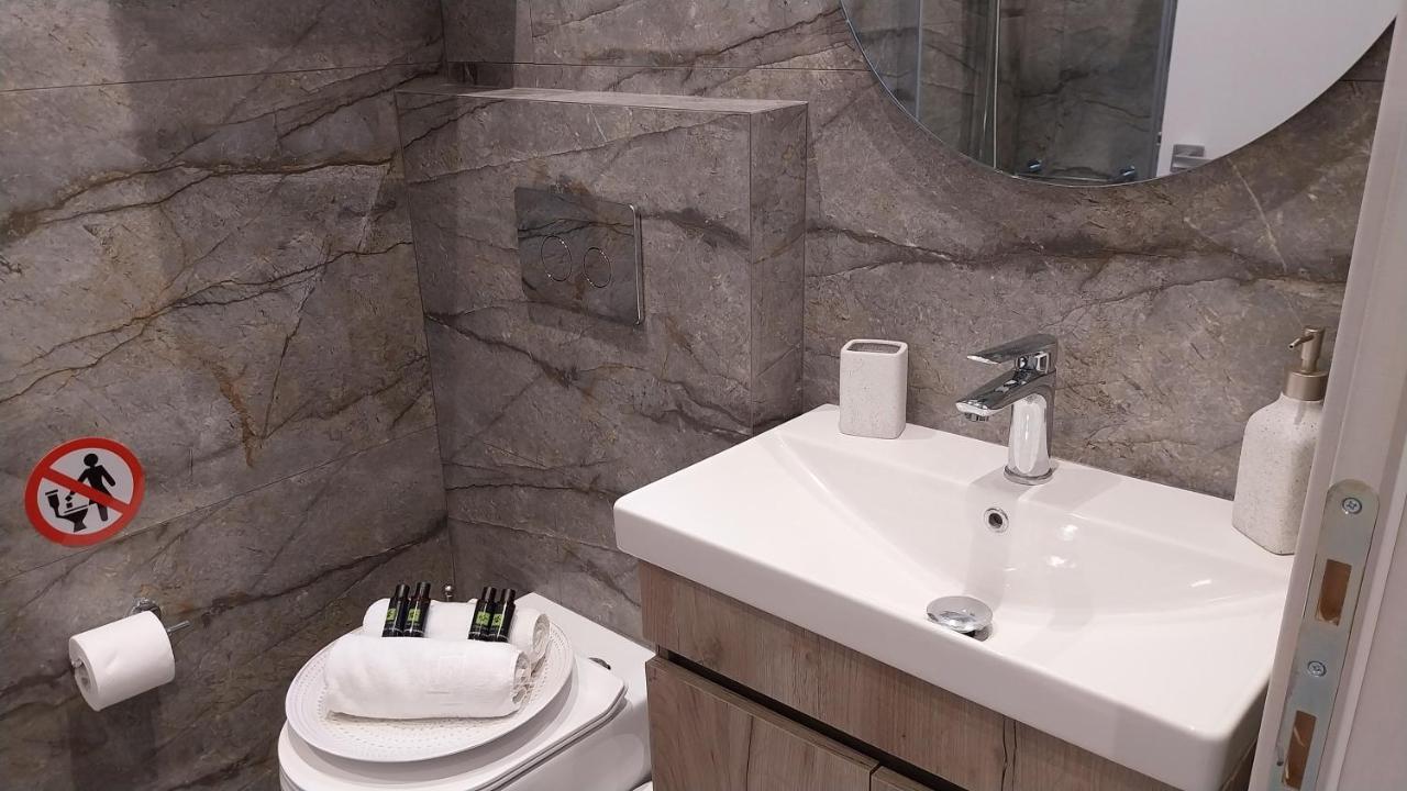 Uni Island - City Heart Suites كاندية المظهر الخارجي الصورة